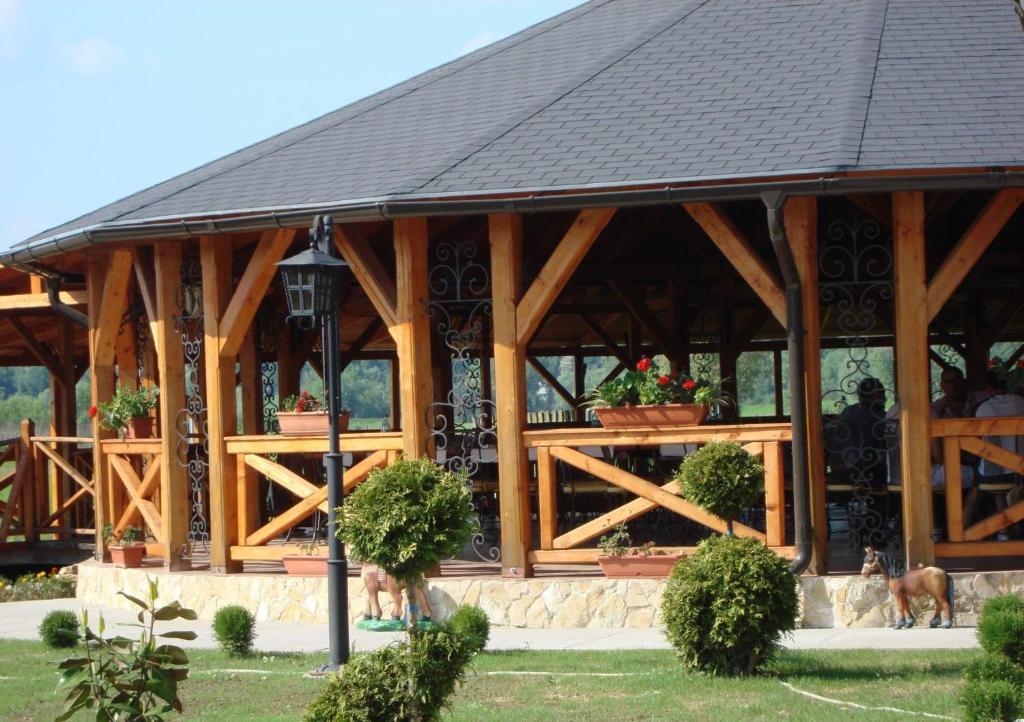 Pension La Taticu Săcălăşeni Bagian luar foto