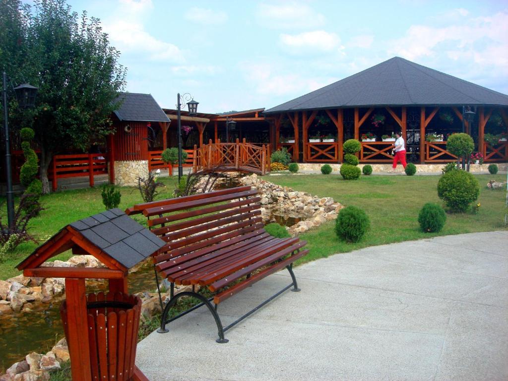 Pension La Taticu Săcălăşeni Bagian luar foto